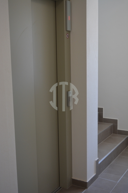 Pronájem bytu 4+kk, podlahová plocha 96,6 m2, dvě terasy, parkovací místo, Husova tř.,Č. Budějovice