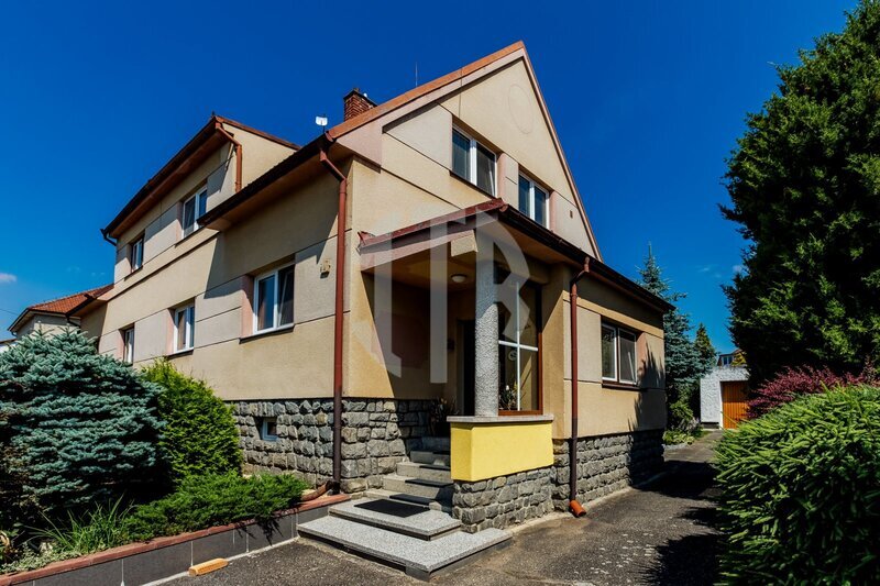 Prodej rodinného domu 5+1 s pozemkem 658 m2 a garáží, ul. U Křížku, Borek u Českých Budějovic
