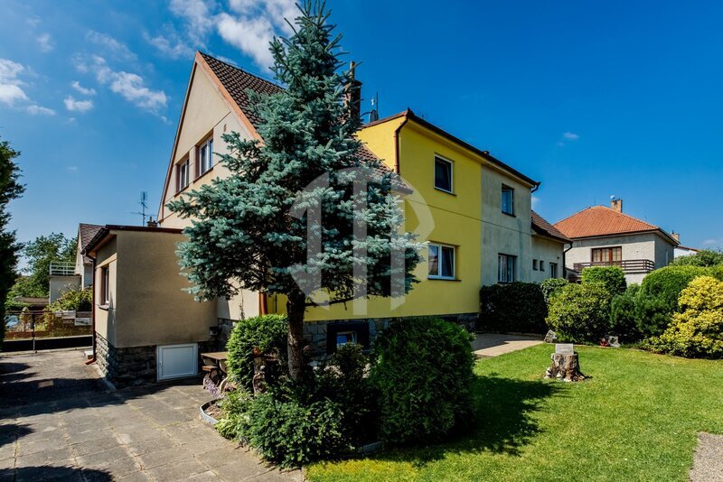 Prodej rodinného domu 5+1 s pozemkem 658 m2 a garáží, ul. U Křížku, Borek u Českých Budějovic