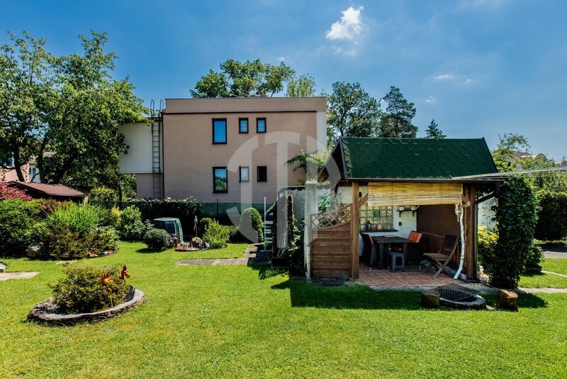Prodej rodinného domu 5+1 s pozemkem 658 m2 a garáží, ul. U Křížku, Borek u Českých Budějovic