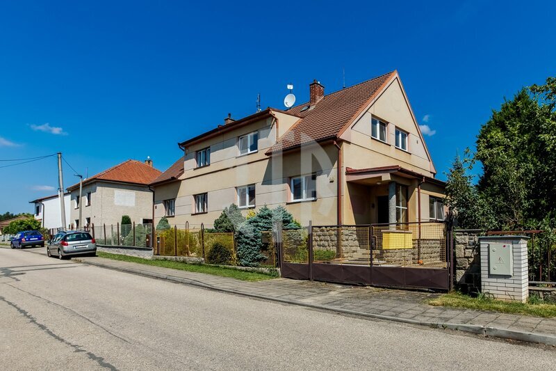 Prodej rodinného domu 5+1 s pozemkem 658 m2 a garáží, ul. U Křížku, Borek u Českých Budějovic