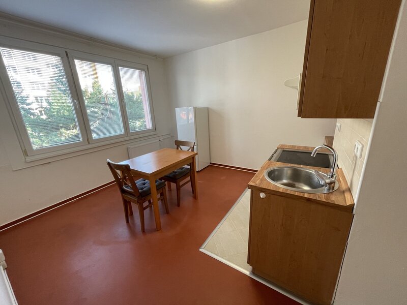 Pronájem zařízeného bytu 2+kk, 36 m2, balkón, Puklicova ul., České Budějovice